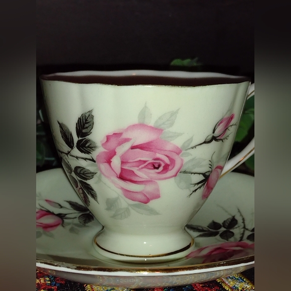 Vtg. Colclough Bone China Teacup and Saucer Pink Roses Made in England - Picture 8 of 10